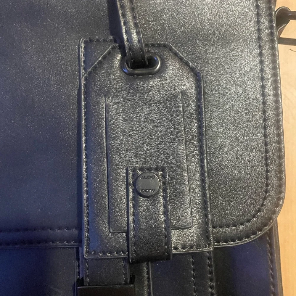 Great condition Aldo leather laptop bag! Holds all the essentials!